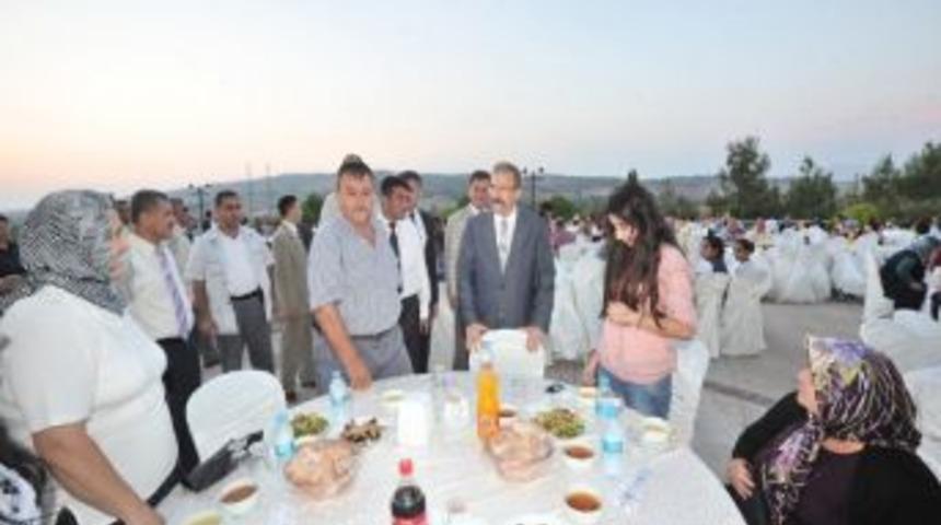 Vali Cerrah, Şehit Yakınları Ve Gazilerle İftar Yemeğinde Bir Araya Geldi