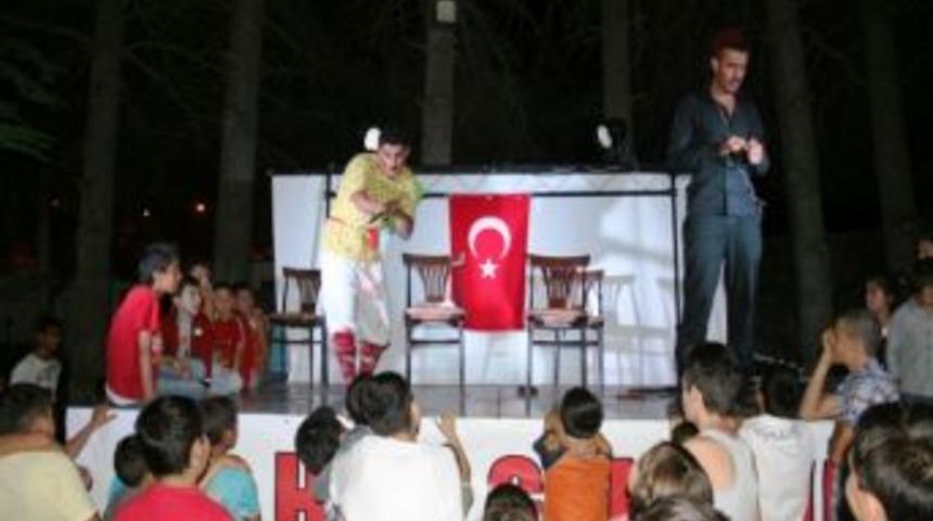 G&uuml;m&uuml;şhane&rsquo;de Hacivat Karag&ouml;z Ve Orta Oyunu Sahnelendi