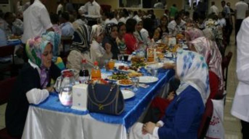 Ak Partililer Yemekte Buluştu