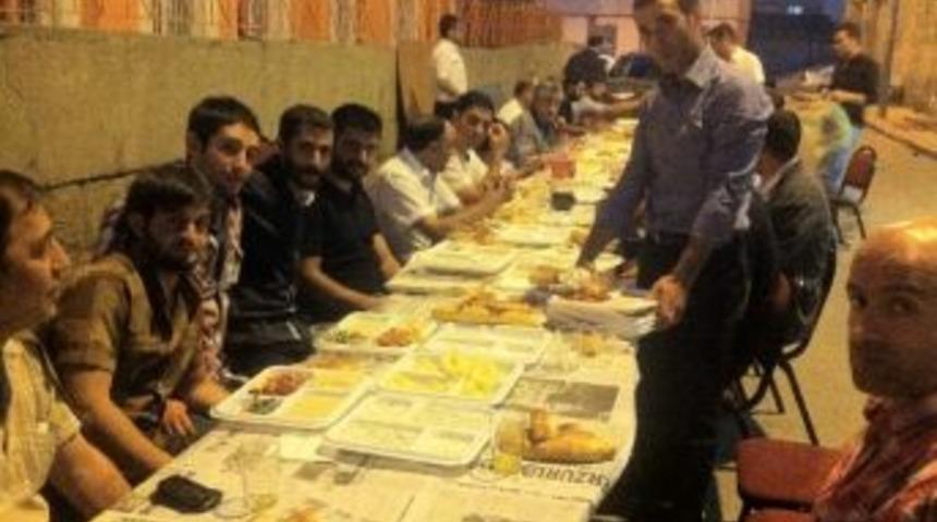 Folklorc&uuml;ler İftarda Buluştu