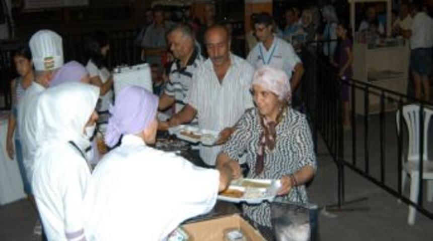 B&uuml;y&uuml;kşehir&rsquo;in İftar Sofrası &Ccedil;arşamba Pazarı&rsquo;nda Kuruldu