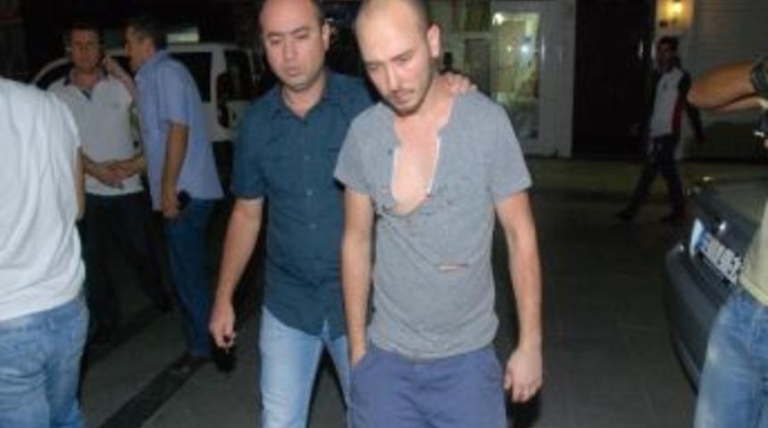 İzmir'de Parası Gasp Edilen Gen&ccedil; Karakola Sığındı