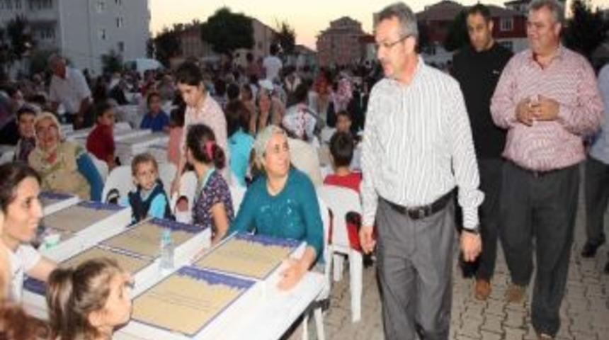 İftar Sofrası Barış Mahallesine Kuruldu