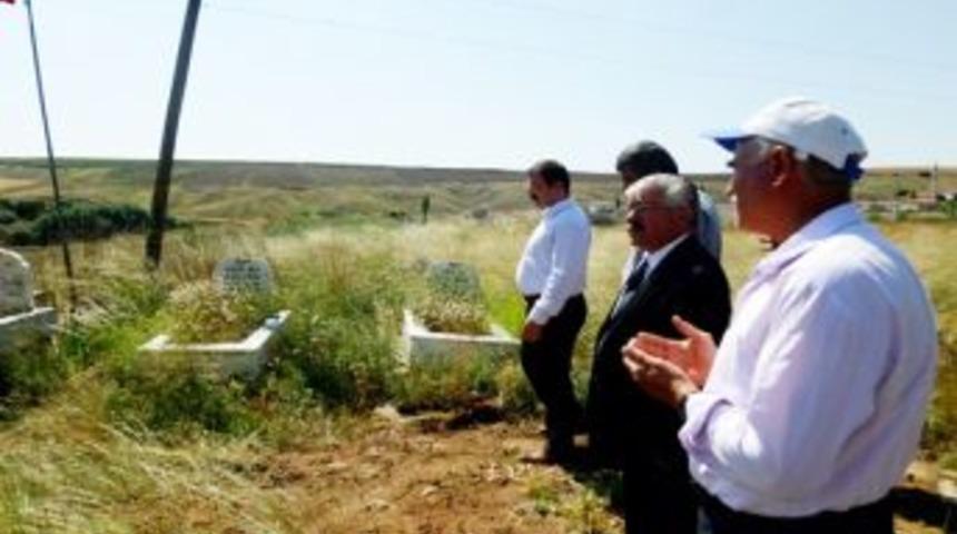 Şehitliğe bakım yapıldı