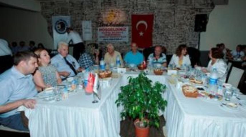 Kartal&rsquo;da geleneksel iftar yemeği