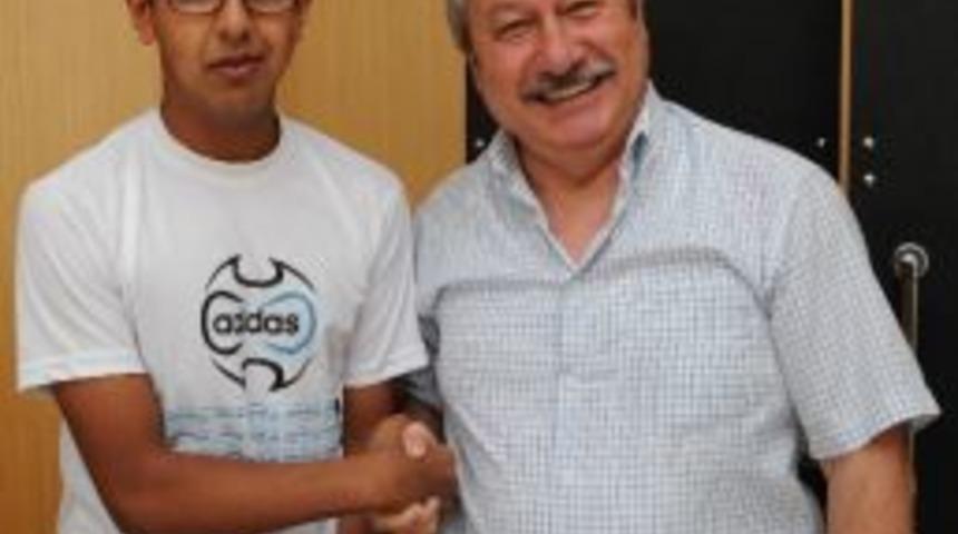 G&ouml;rme Engellilerden Akaydın&rsquo;a Teşekk&uuml;r