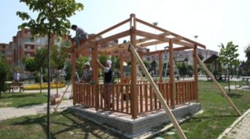 &Ccedil;ayırova&rsquo;da Parklara Kamelya Kuruluyor