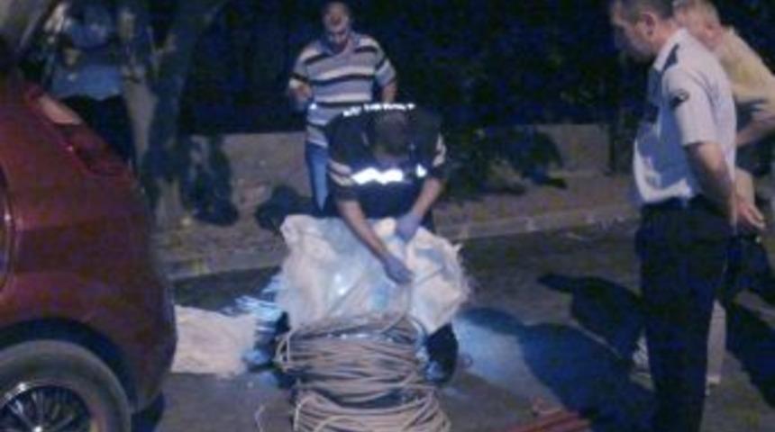 Polis Kablo Hırsızlarını Aracın Lastiklerini Patlatarak Yakaladı