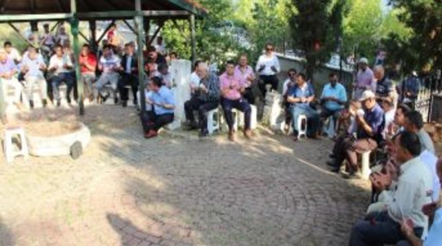 Denizer Mezarı Başında Anıldı