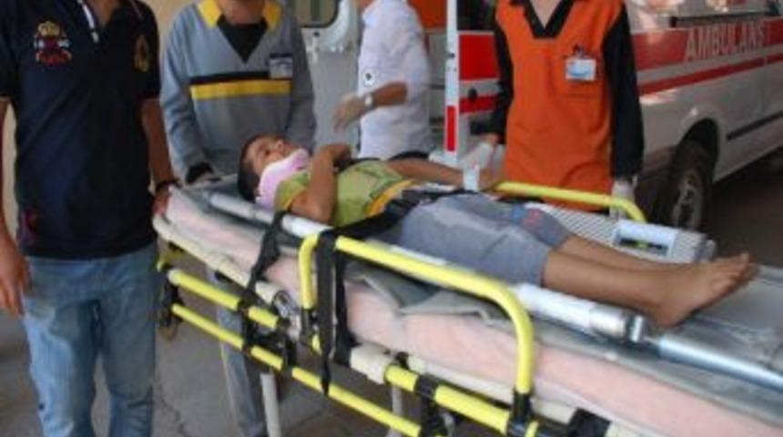 Otomobil &Ccedil;ocuğa &Ccedil;arpıp Ka&ccedil;tı