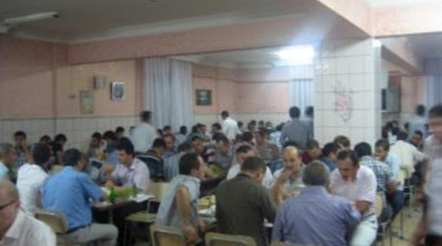 Saray Talebe Yurdu Mezunları İftarda Hasret Giderdi