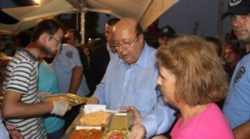 Bakırk&ouml;y&rsquo;de sokak iftarı