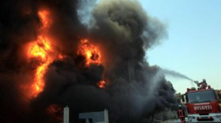 R&uuml;zgar Itfaiyenin Işini Zorlaştırıyor