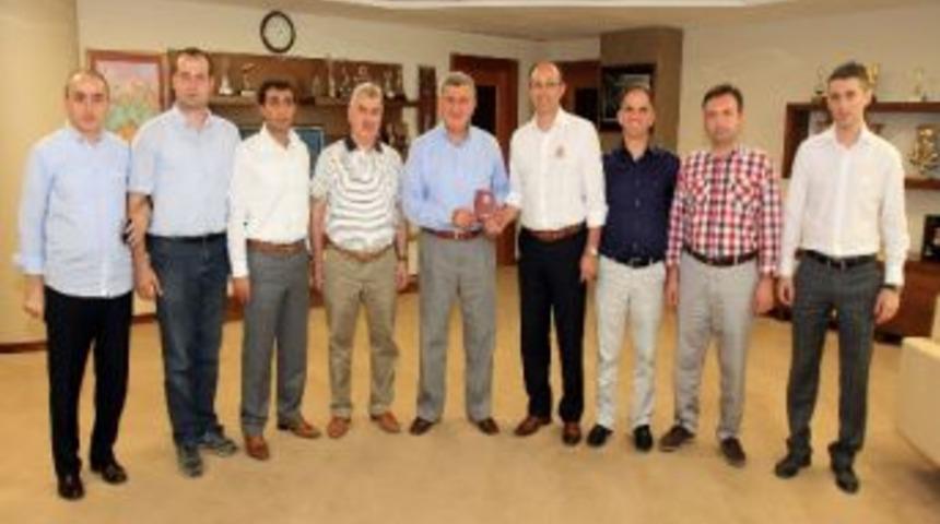 İzmit &Ccedil;arşı Esnafı Başkan Karaosmanoğlu&rsquo;nu Ziyaret Etti