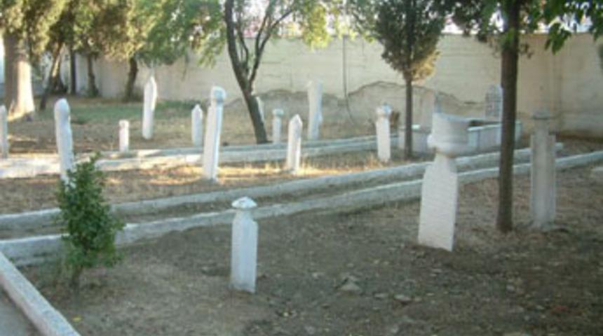 Erdek'te şehitlik skandalı