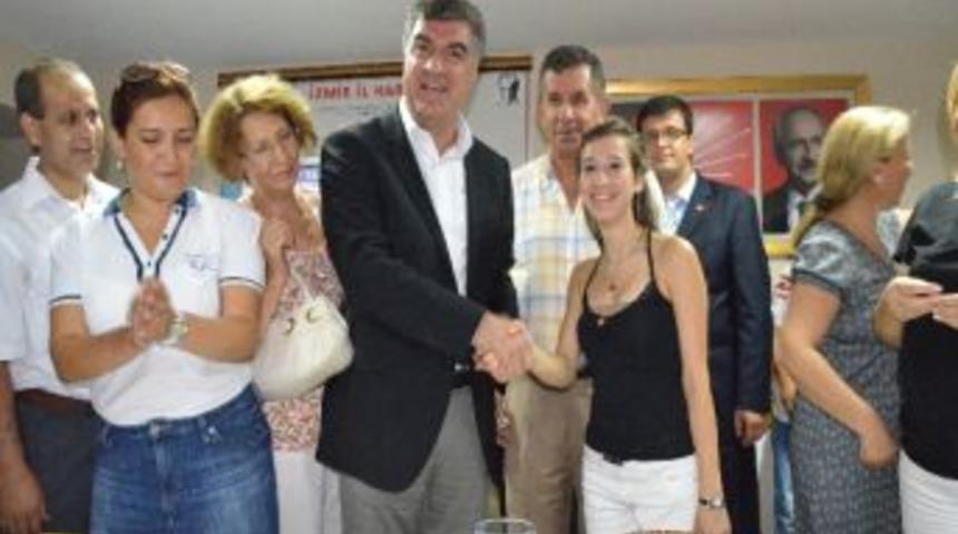 "chp&rsquo;ye &Uuml;ye Ol &Ccedil;&ouml;z&uuml;m&uuml;n Bir Par&ccedil;ası Ol" Projesi