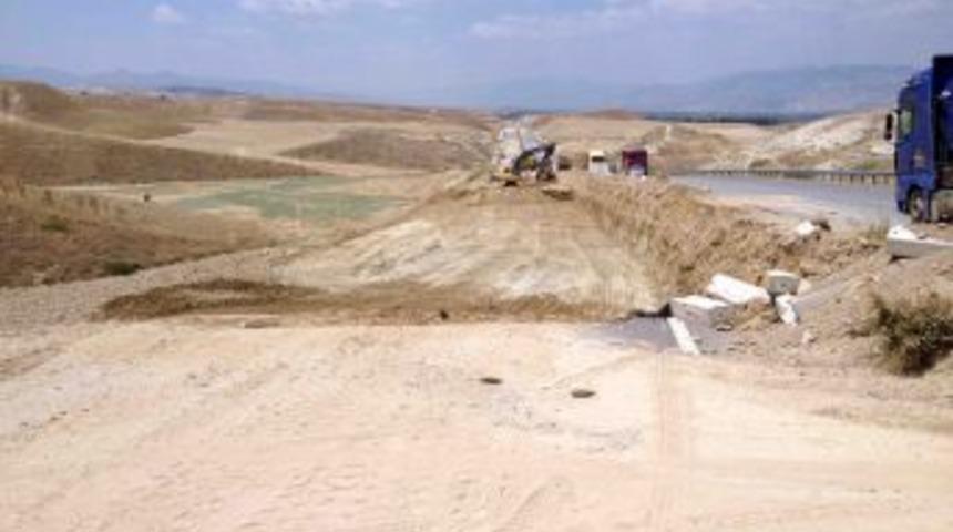 CHP Merkez İl&ccedil;e Başkanı Yurtseven: Denizli &Ccedil;evre Yolu Bir Yıl Ge&ccedil;meden &Ccedil;&ouml;kt&uuml;