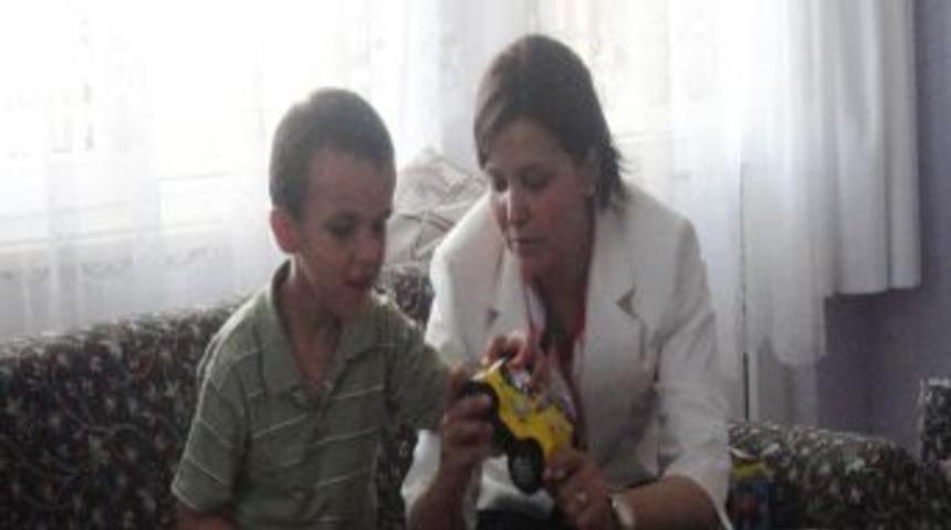 Nurcan Dalbudak, Hidrosefali Hastası Eren&rsquo;i Ziyaret Etti