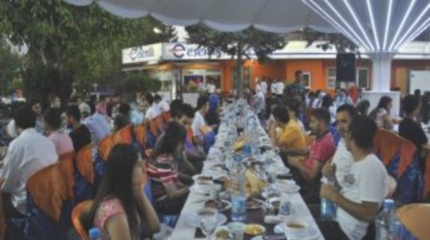 Kent Konseyi Gen&ccedil;lik Meclisi &Uuml;yeleri İftarda Buluştu