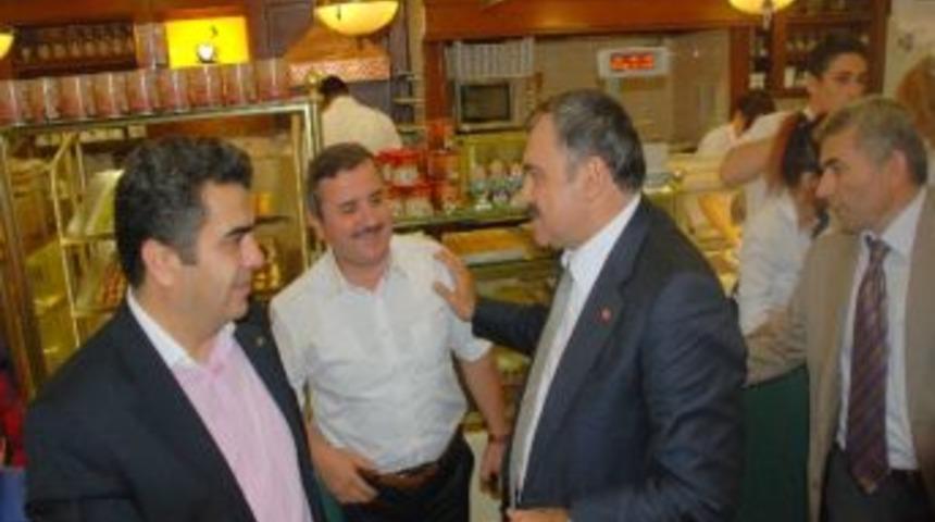 Bakan Eroğlu Ordu&rsquo;da D&uuml;n&uuml;rleriyle İftar Yemeği Yedi