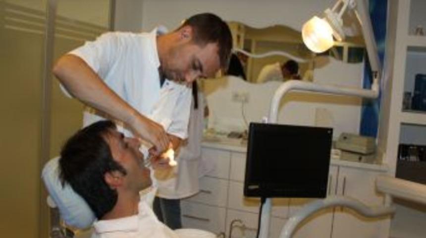 Manisaspor'da Teknik Heyet Ve Futbolcular Diş Taramasından Ge&ccedil;irildi