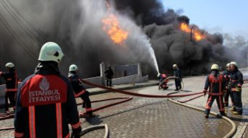 Boya Fabrikası Yangını, &Ccedil;evreye B&uuml;y&uuml;k Zarar Verdi