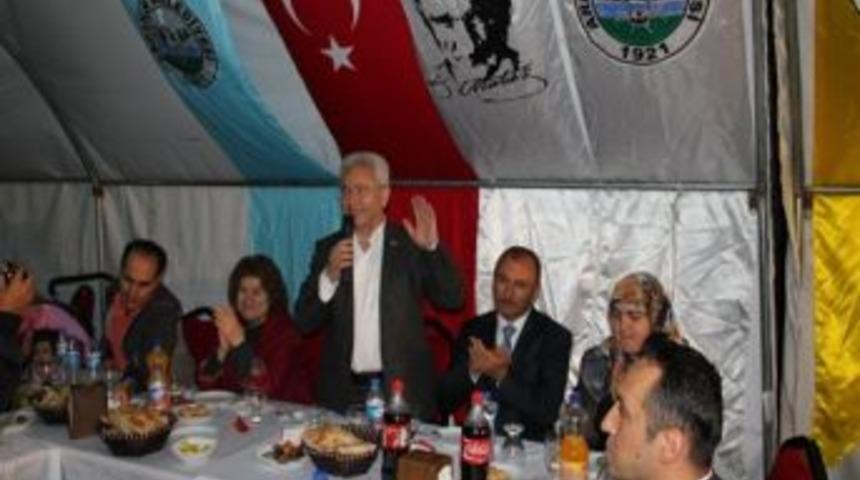 Ardahan Belediyesinin İftar Yemeğine Yoğun İlgi