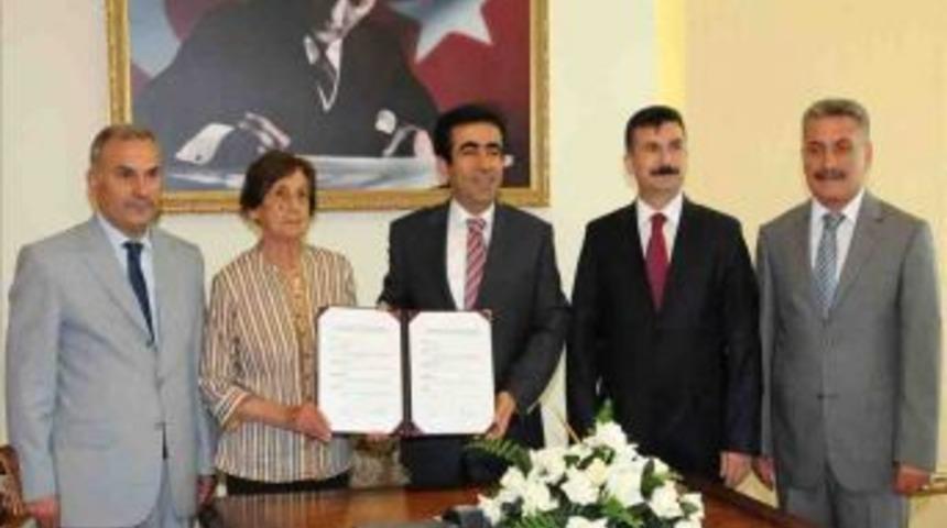 Hayırsever Kadından Eğitime Arsa Desteği