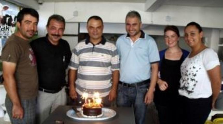 Birlik Başkanına &Ccedil;alışanlardan S&uuml;priz Parti