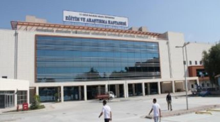 Milletvekili &Uuml;st&uuml;n&rsquo;den M&uuml;jde: &ldquo;sakarya Eğitim Araştırma Hastanesi Yeni Binası 13 Ağustos&rsquo;ta Hasta Kabul&uuml;ne Başlıyor&rdquo;