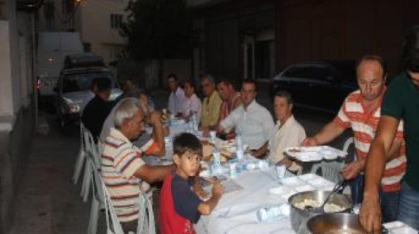 &ldquo;kanatlı Hayvanseverler Derneği&rdquo; İftar Yemeği Verdi