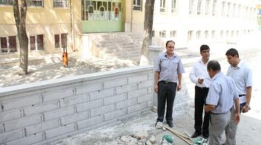 Karaman İl Milli Eğitim M&uuml;d&uuml;r&uuml; Aksoy, Okulları Denetledi