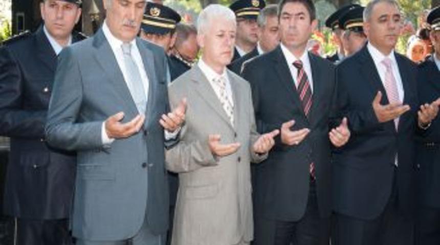 İstanbul Emniyet'i Şehitlerini Unutmadı