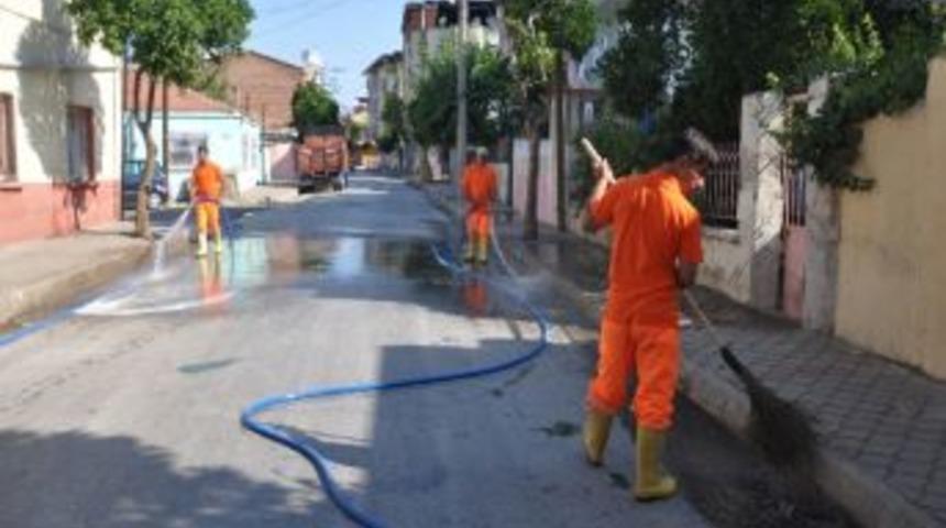 Nazilli&rsquo;de Cadde Ve Sokaklar Yıkanıyor