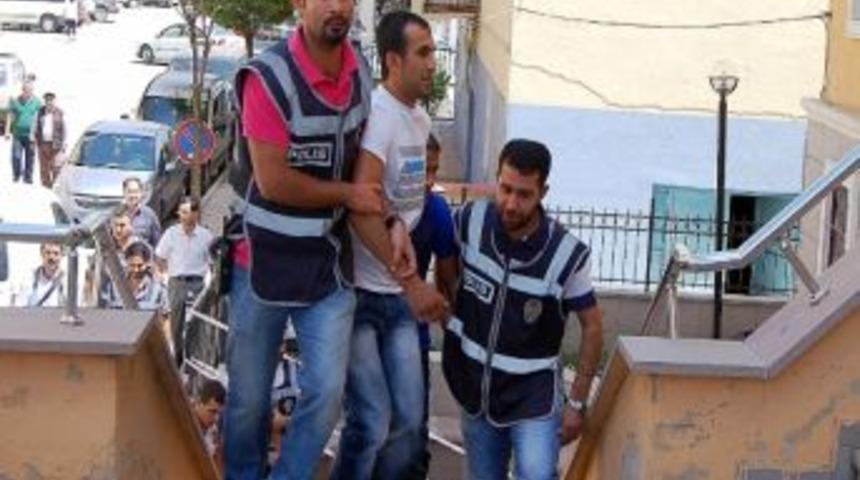 Hırsızlık Zanlıları Tutuklandı