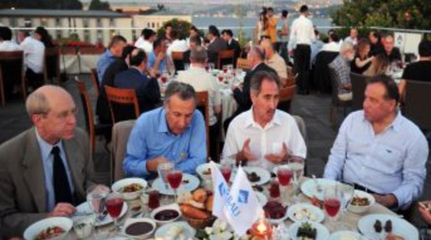 G&uuml;nay, Medya Derneği Iftarında Gazetecilerle Buluştu