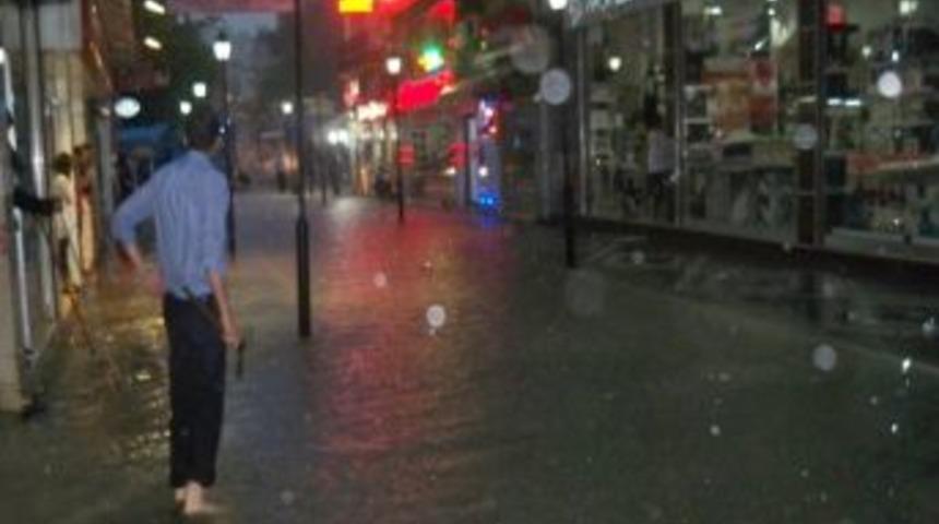 &Uuml;nye&rsquo;de Şiddetli Yağış