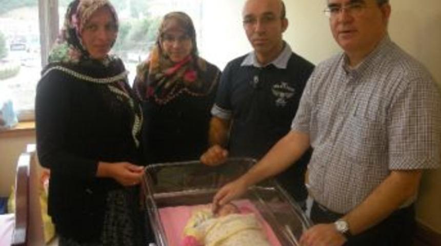 Doğuştan An&uuml;s&uuml; Olmayan Bebek Yapılan Ameliyatla Sağlığına Kavuşturuldu