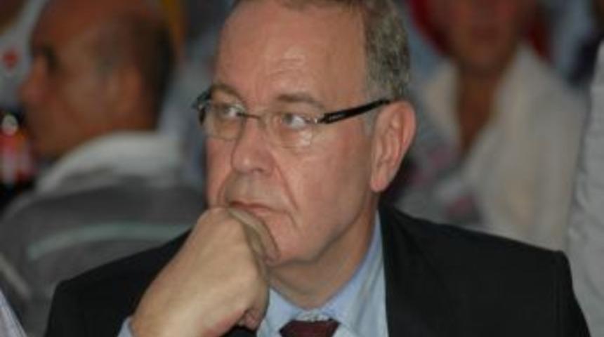 Chp Genel Başkan Yardımcısı &Ouml;ztrak Ayağını Kırdı