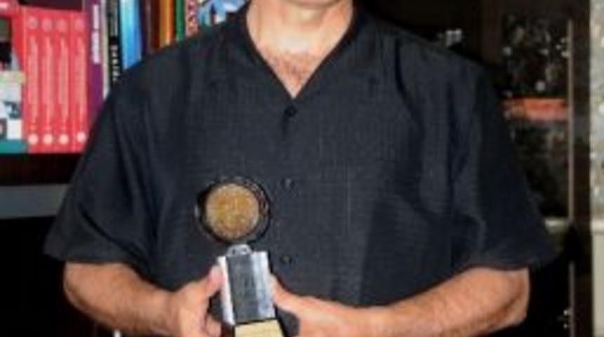 Rekt&ouml;r Korkmaz&rsquo;a Bilim Hizmet &Ouml;d&uuml;l&uuml;