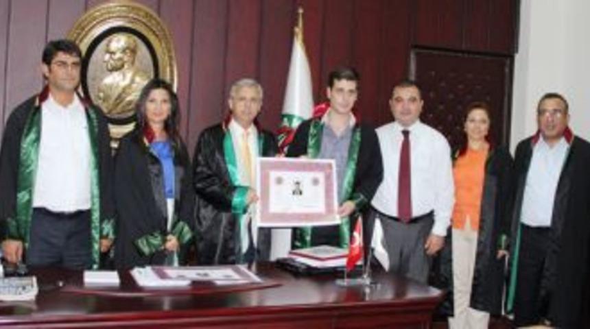 Baro'ya iki yeni avukat