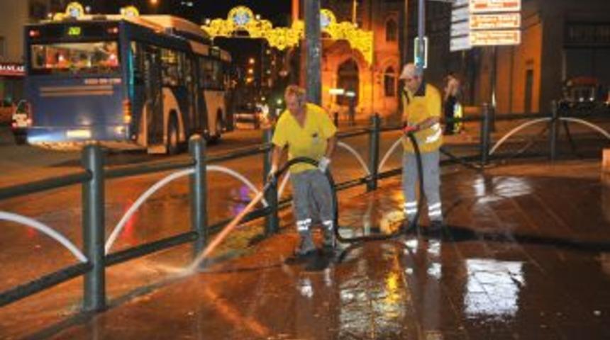 B&uuml;y&uuml;kşehirden Ana Arterlere Gece Temizlik Operasyonu