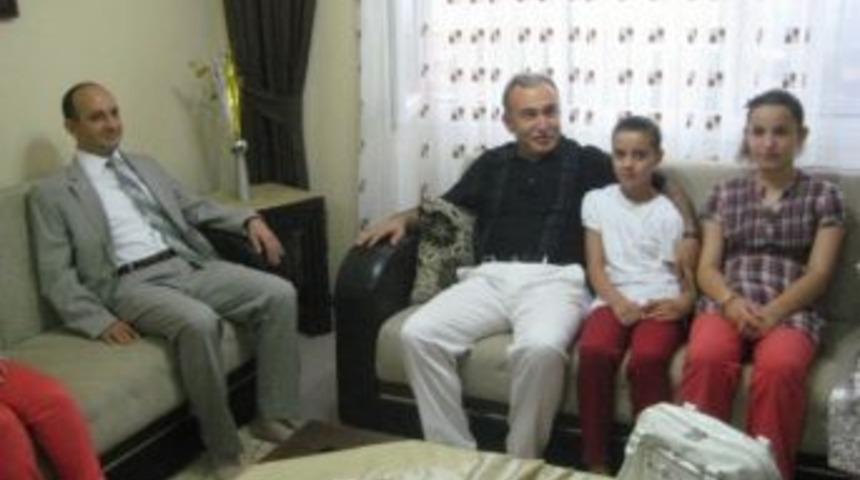 Sakarya Valisi &Ccedil;ocuklarla İftar Yaptı