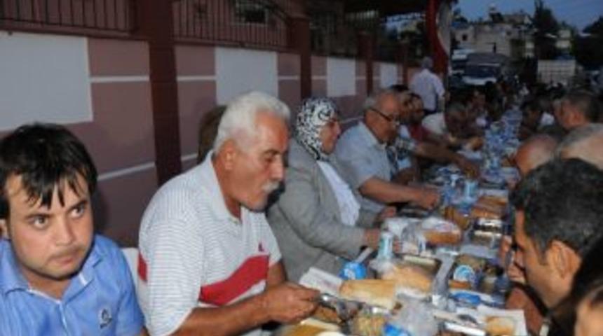 Tarsuslular Tasavvuf M&uuml;ziği Eşliğinde İftar Yaptı