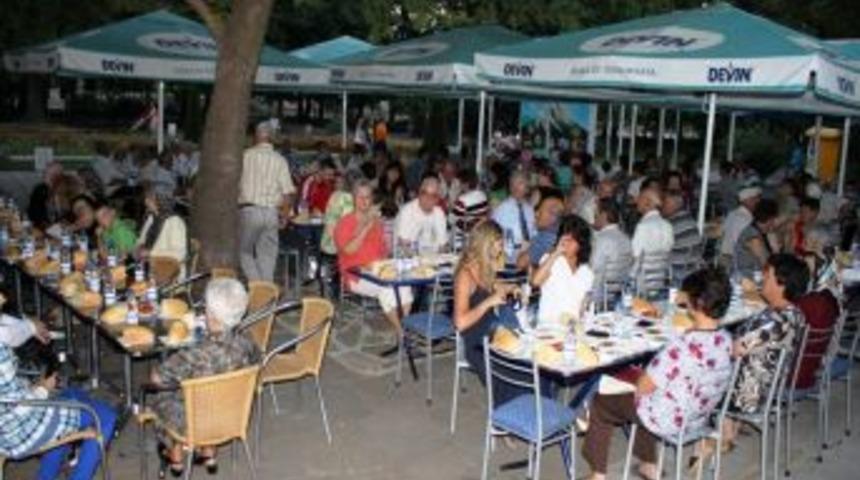 Bulgaristan'daki Iftar, Farklı Dine Mensupları Buluşturdu