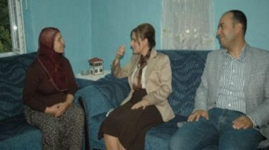 Kadın Vekil Her Akşam Bir Fakir Sofrasında