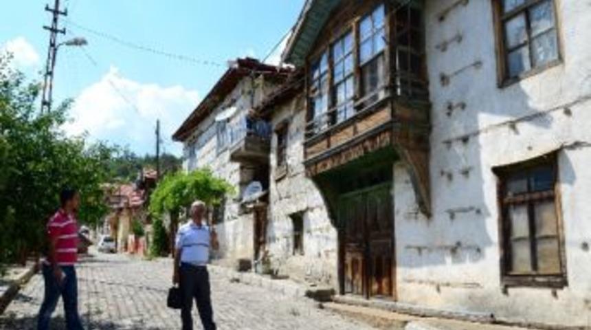 T&uuml;rbe Sokağına Prof. Dr. Metin S&ouml;zen Adı Verildi