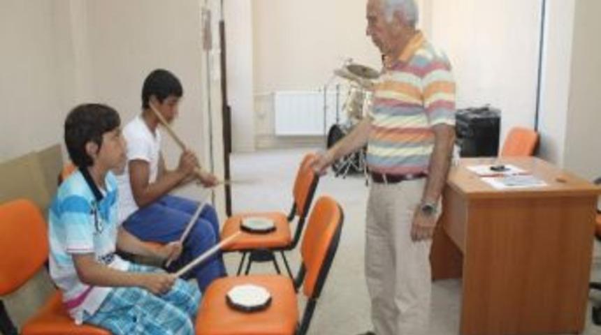 Konservatuar Yaz Kursları S&uuml;r&uuml;yor
