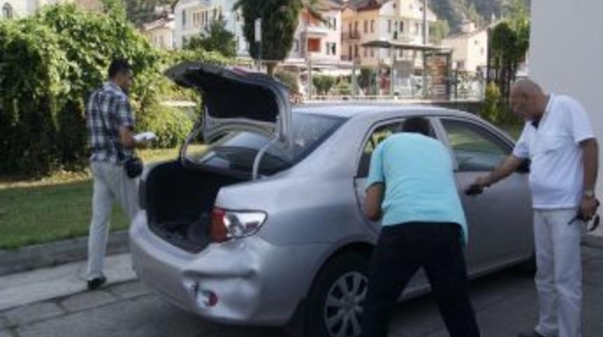 G&uuml;venlik G&ouml;revlilerini Patlak Lastik Numarasıyla Oyalayıp 40 Bin Lirayı &Ccedil;aldılar