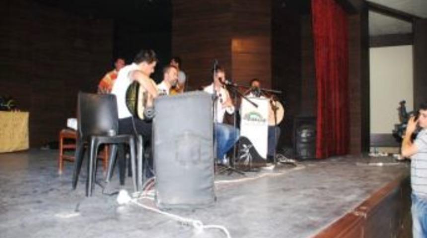 Mhp Gediz İl&ccedil;e Teşkilatı Şehit H&uuml;seyin G&uuml;rlekli Onuruna İftar Yemeği D&uuml;zenledi